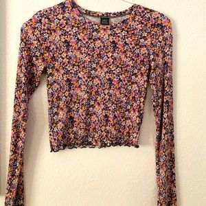 Floral crop long sleeve size small